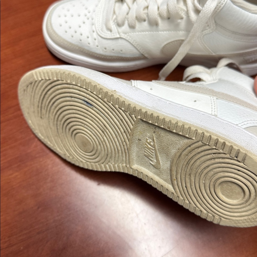Nike sneakers size 6.5 // 031519 - Picture 3 of 3